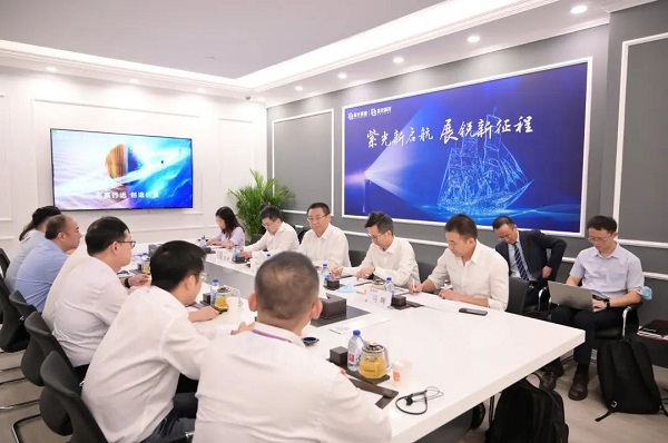 李滨董事长一行出席K8凯发展锐一级部门主管座谈会.jpg